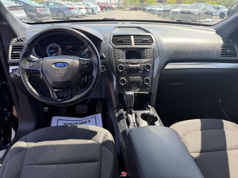 Used 2018 Ford Explorer XLT AWD/4WD image 16