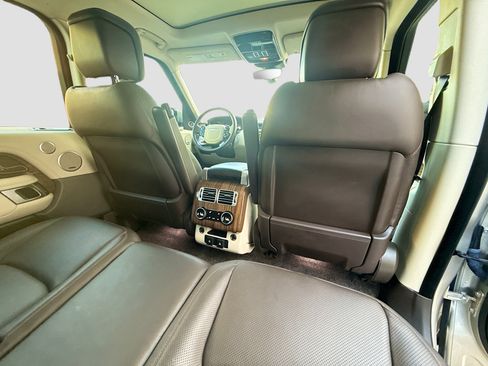 Used 2018 Land Rover Range Rover HSE image 30