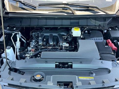 New 2025 Nissan Pathfinder SL image 8