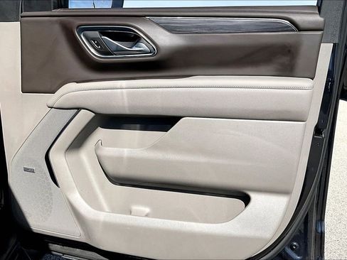 Used 2024 GMC Yukon SLT w/ SLT Premium Package AWD/4WD image 24