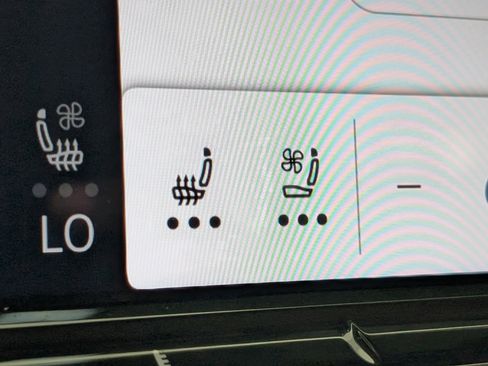 Used 2024 Volkswagen Atlas SE image 33