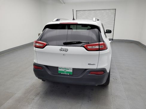 Used 2018 Jeep Cherokee Latitude FWD image 7