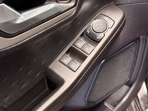 Used 2020 Ford Escape SE image 17