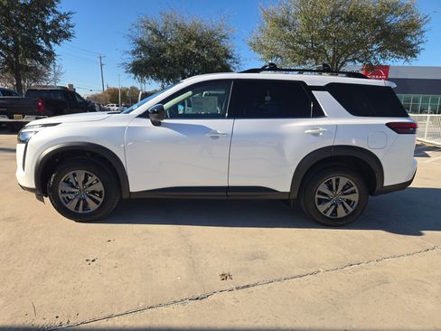 New 2026 Nissan Pathfinder SV image 6