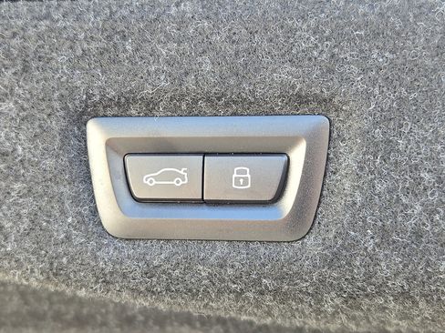 Used 2025 BMW M5 w/ Executive Package image 30