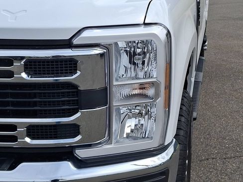 Used 2024 Ford F250 XLT AWD/4WD image 9