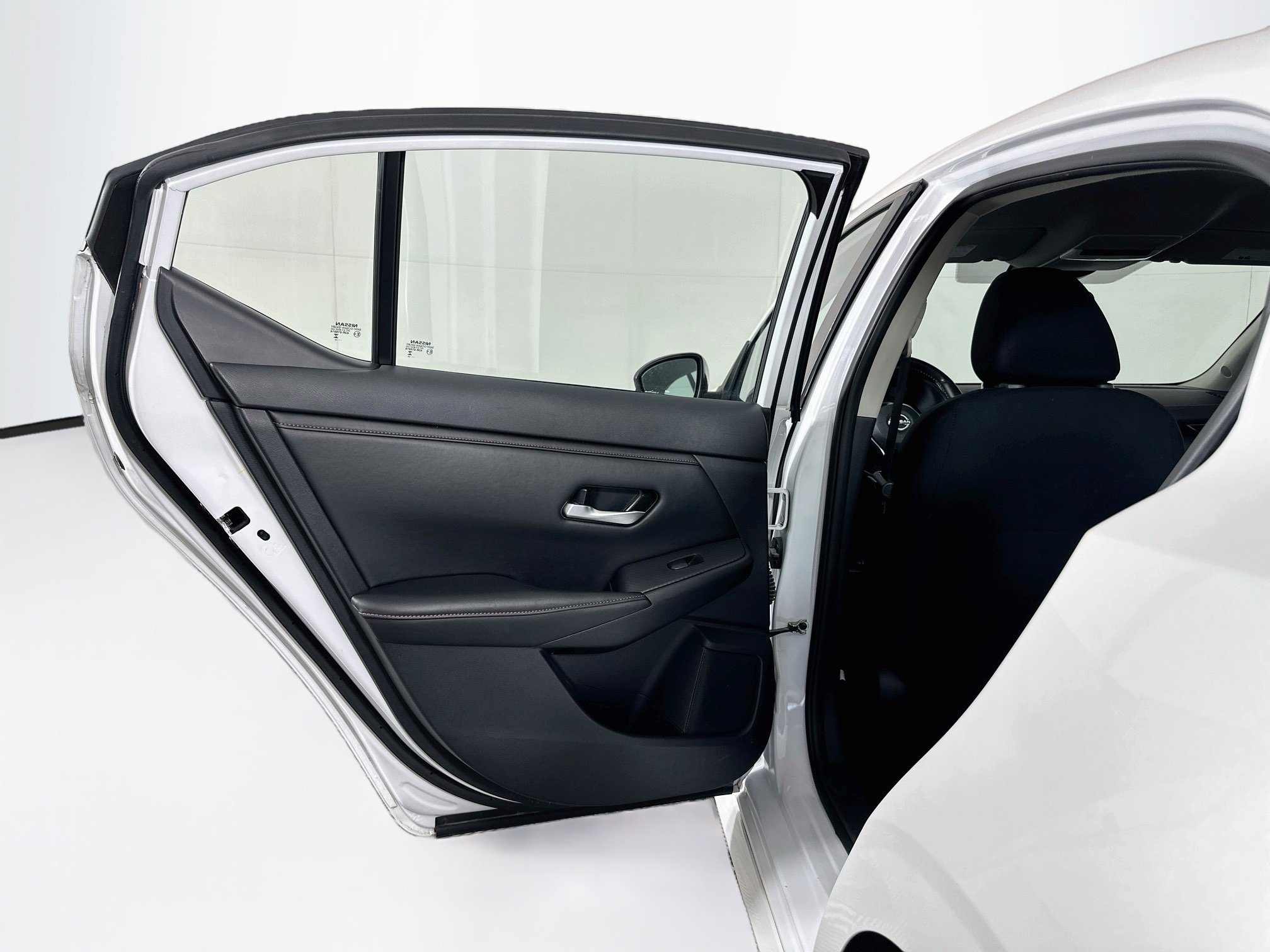 Used 2025 Nissan Sentra SR FWD image 25
