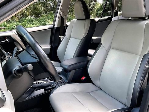 Used 2018 Toyota RAV4 Limited w/ Advanced Technology Package AWD/4WD image 18