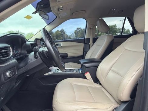 Used 2020 Ford Explorer XLT w/ Equipment Group 202A AWD/4WD image 29