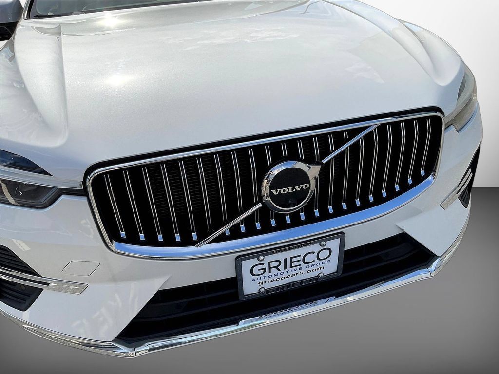 Used 2023 Volvo XC60 B5 Plus AWD/4WD image 31