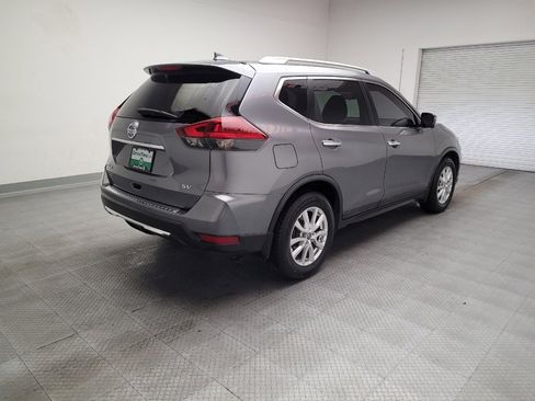 Used 2018 Nissan Rogue SV w/ Premium Package FWD image 9