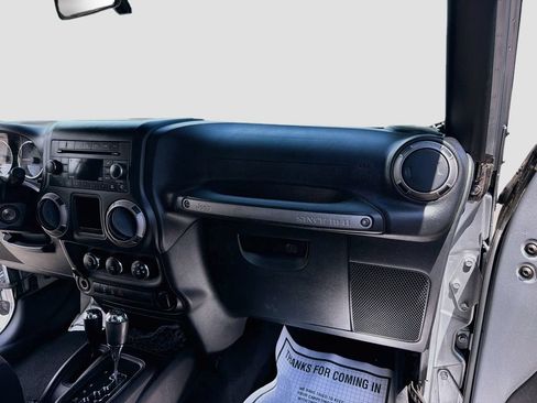 Used 2016 Jeep Wrangler Sport w/ Connectivity Group AWD/4WD image 14