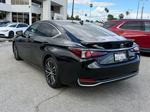 Used 2024 Lexus ES 300h w/ Premium Package image 4