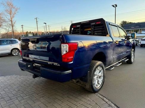 Used 2023 Nissan Titan SV w/ SV Convenience Package image 9