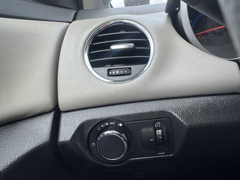 Used 2016 Chevrolet Cruze LS FWD image 28