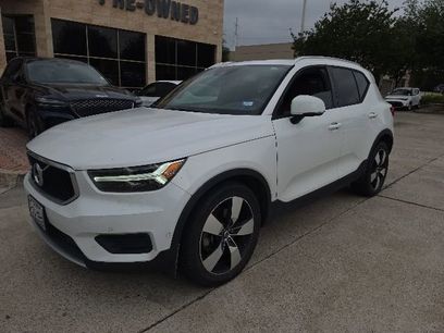Used 2019 Volvo XC40 T5 Momentum