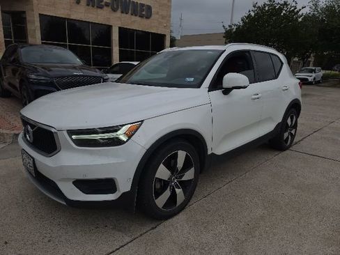 Used 2019 Volvo XC40 T5 Momentum AWD/4WD image 1