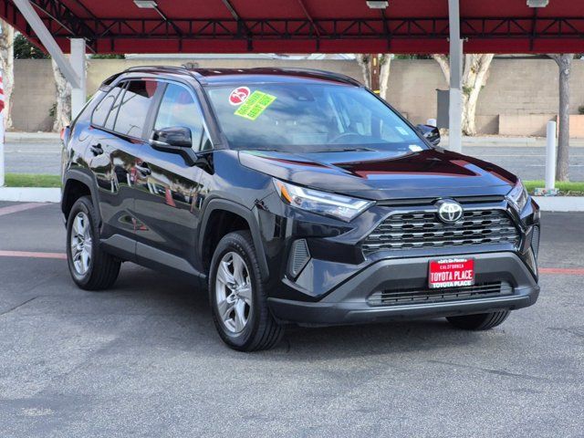 Used 2025 Toyota RAV4 XLE AWD/4WD image 3