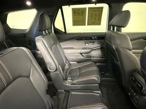 Used 2025 Honda Pilot TrailSport image 40