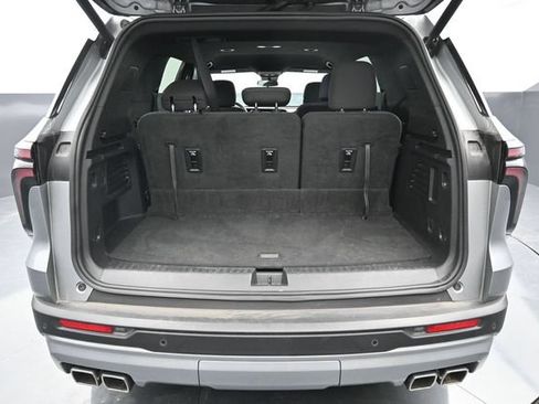 Used 2024 Chevrolet Traverse LT FWD image 9