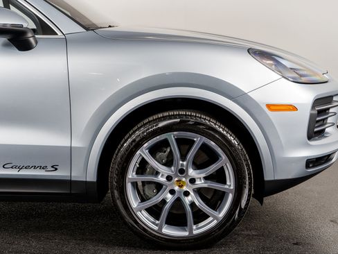 Used 2022 Porsche Cayenne S image 6