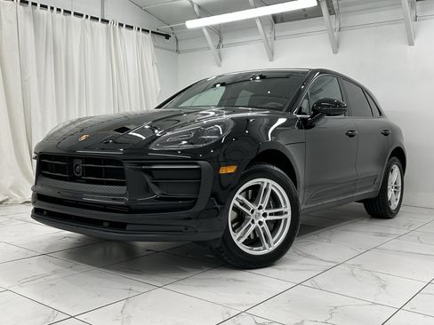 Certified 2024 Porsche Macan image 7