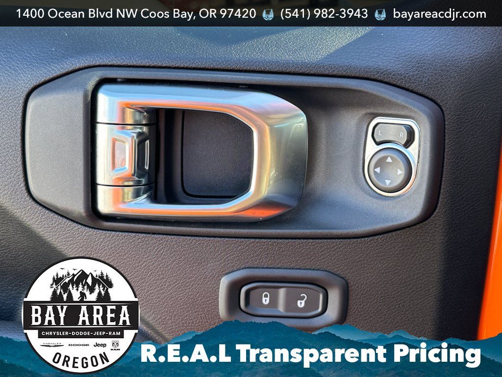 Used 2025 Jeep Gladiator Sport AWD/4WD image 11