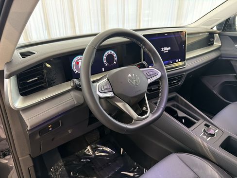 New 2026 Volkswagen Tiguan SE FWD image 4