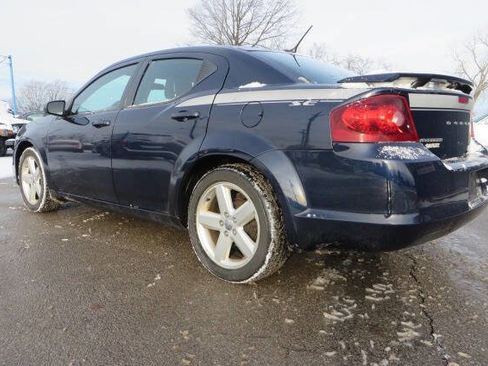 Used 2013 Dodge Avenger SE image 3