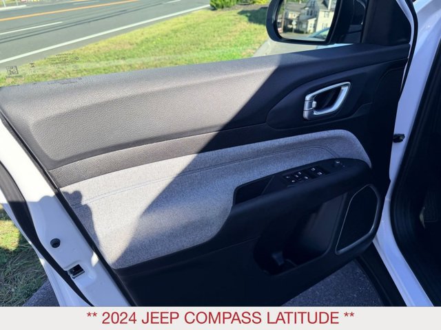 Used 2024 Jeep Compass Latitude AWD/4WD image 9