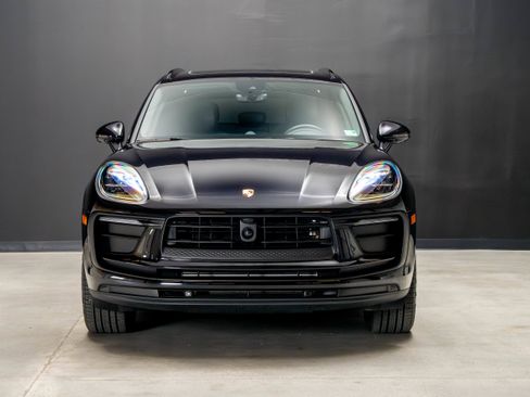 Certified 2025 Porsche Macan AWD/4WD image 10