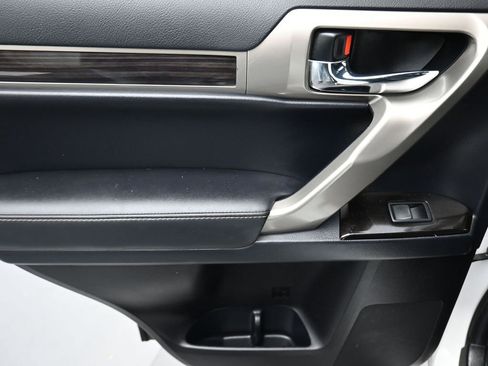 Used 2016 Lexus GX 460 w/ Navigation Package image 32