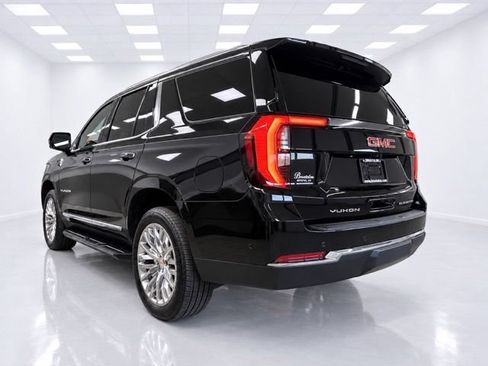 Used 2025 GMC Yukon Elevation w/ Elevation Premium Package AWD/4WD image 11