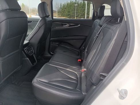 Used 2022 Lincoln Nautilus AWD w/ Premium Package image 20