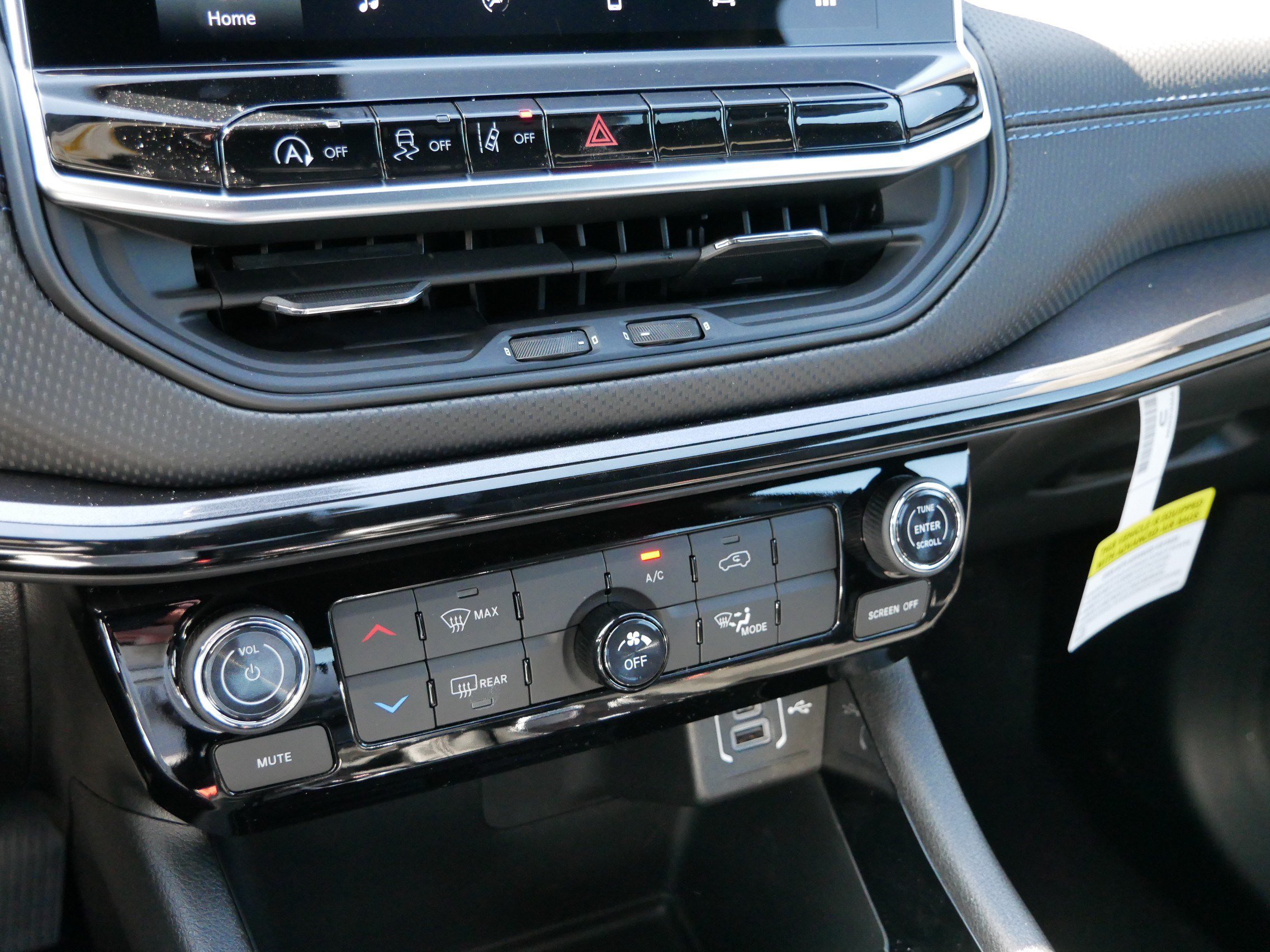 New 2026 Jeep Compass Latitude AWD/4WD image 15