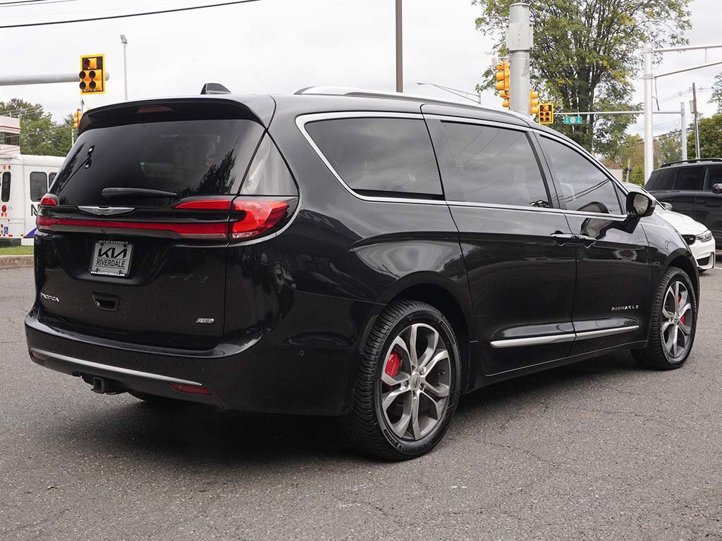 Used 2022 Chrysler Pacifica Pinnacle AWD/4WD image 14