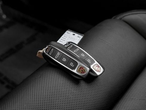 Used 2022 Porsche Taycan image 73