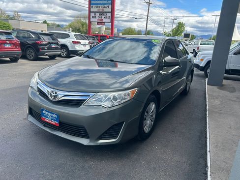 Used 2014 Toyota Camry LE FWD image 2