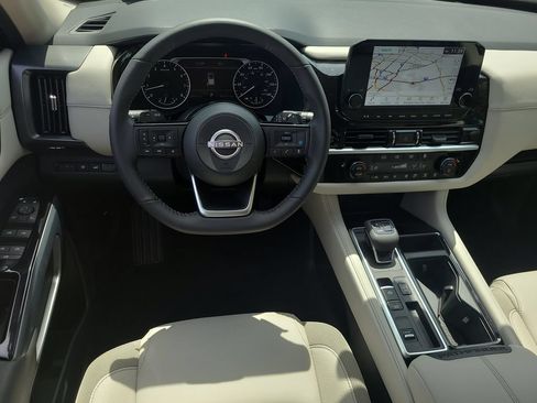 Certified 2025 Nissan Pathfinder SL FWD image 13
