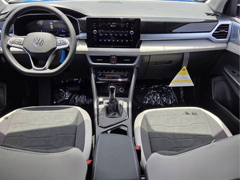 New 2026 Volkswagen Taos SE FWD image 10