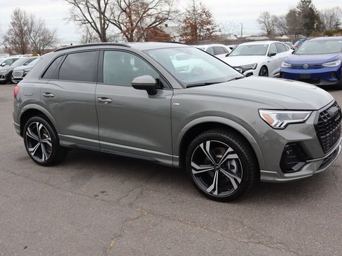 Used 2024 Audi Q3 2.0T Premium Plus w/ Premium Plus Package image 3