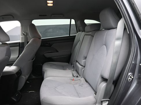 Used 2021 Toyota Highlander L image 14