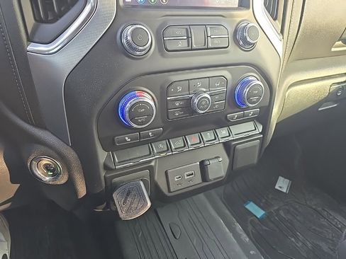 Used 2022 GMC Sierra 1500 Elevation image 18
