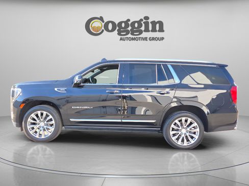 Used 2021 GMC Yukon Denali w/ Denali Premium Package image 3