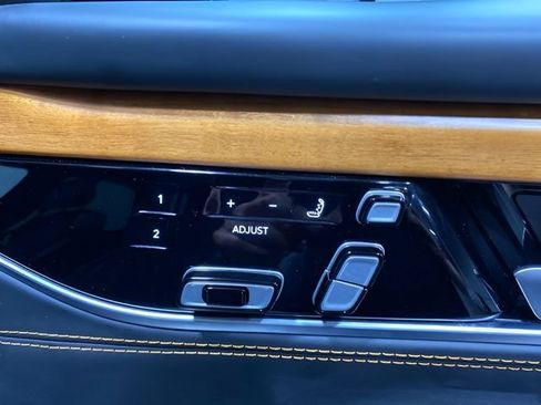 Used 2024 Jeep Grand Wagoneer L Series III AWD/4WD image 33