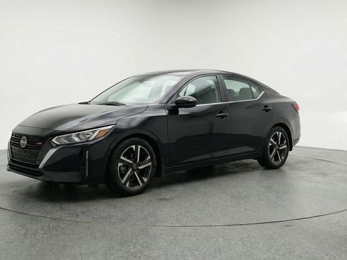 Used 2025 Nissan Sentra SV image 3