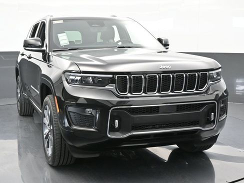 Used 2024 Jeep Grand Cherokee Overland w/ Luxury Tech Group IV image 9