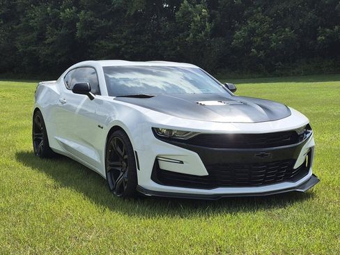 Used 2019 Chevrolet Camaro SS RWD image 12