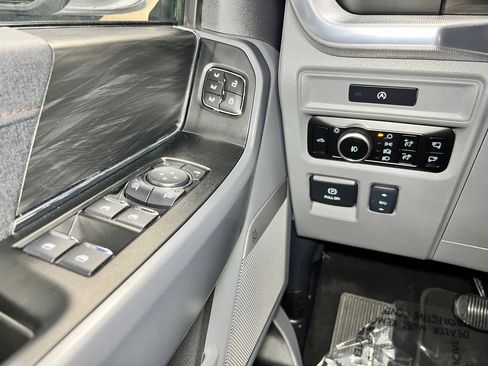 Used 2025 Ford F150 Lariat AWD/4WD image 23