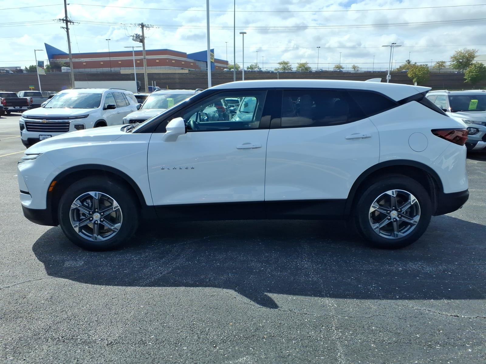 Used 2025 Chevrolet Blazer LT AWD/4WD image 4